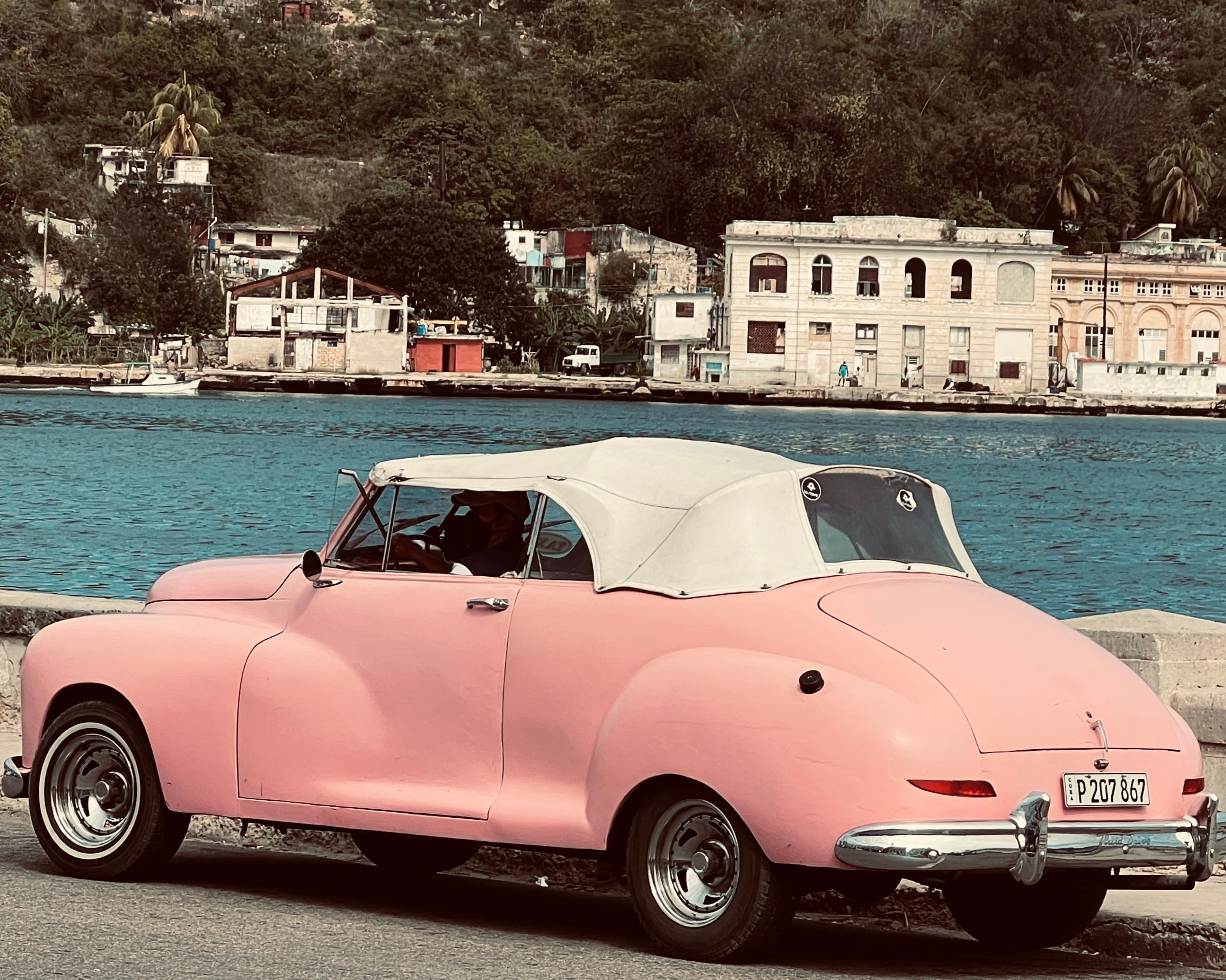 Vintage car on the cycle challenge from Havana to Trinidad